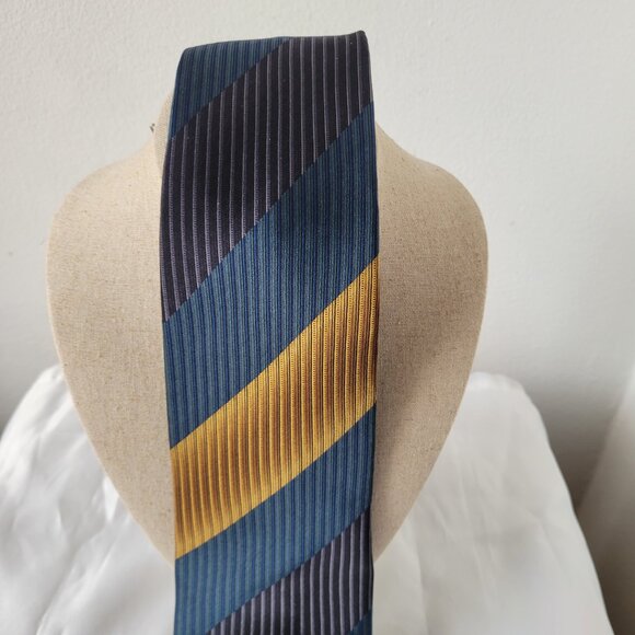 Ungaro Paris 100% Silk Men's Tie Necktie - Made in Italy - Picture 5 of 7